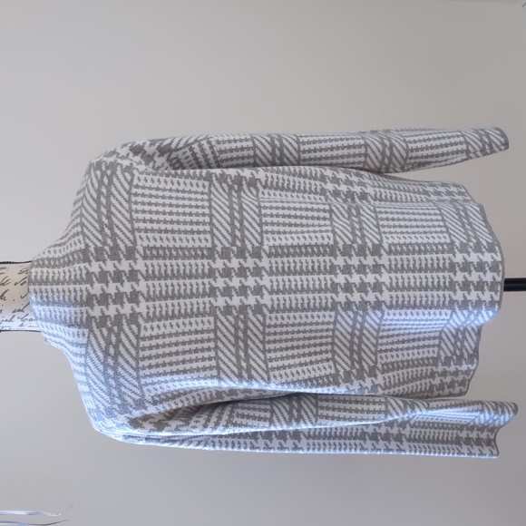 Max Studio - Picture 2 of 5